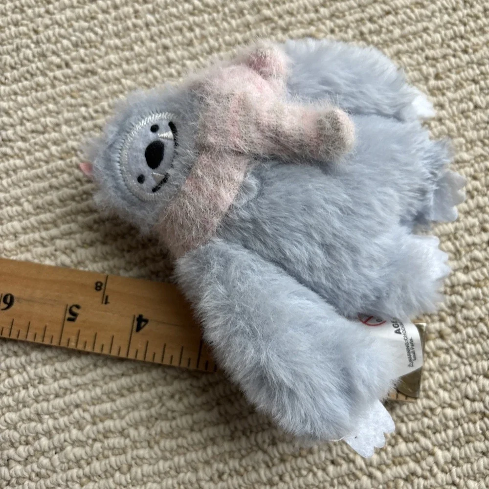 TARGET CHRISTMAS ORNAMENT YETI SHAGGY blue FUR KNIT WINTER SCARF